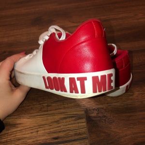 ALDO STATEMENT SNEAKER SIZE 9